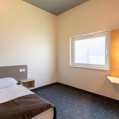 City-west Hotel