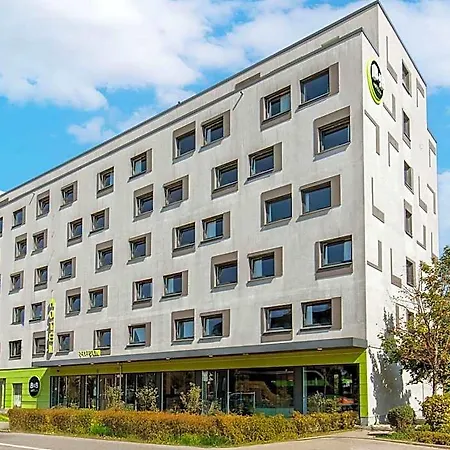 City-west Hotell 3*