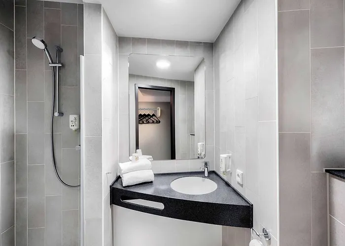 Hotel City-west 3*